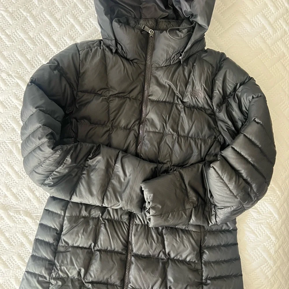 The North Face Women's Black Puffer Jacket - Picture 8 of 10